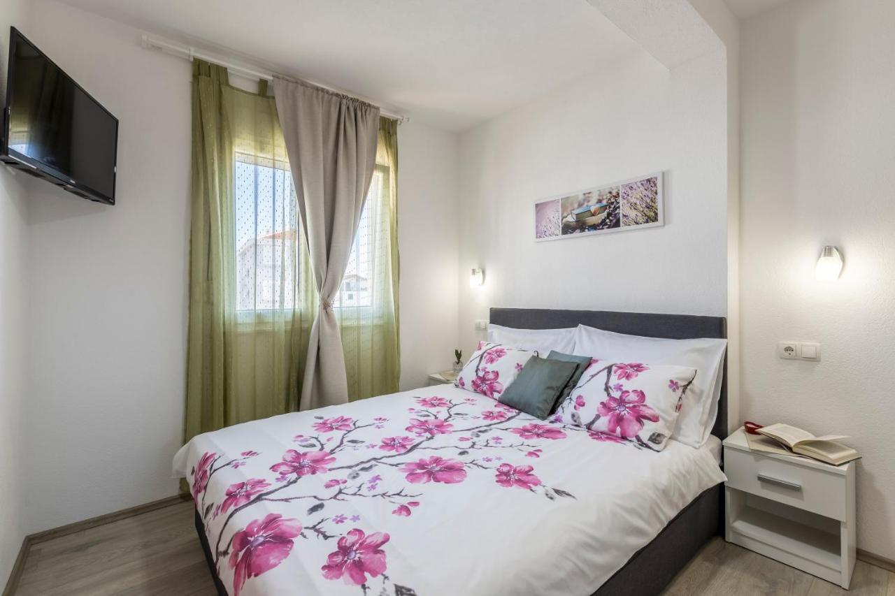Apart Sa Terasom 250M Od Plaze,Parking,Wi Fi,Rostilj Trogir Exterior foto