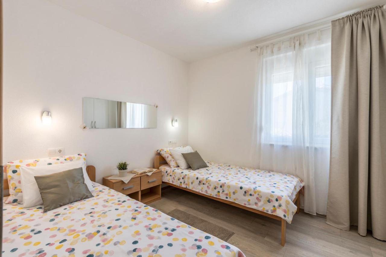 Apart Sa Terasom 250M Od Plaze,Parking,Wi Fi,Rostilj Trogir Exterior foto