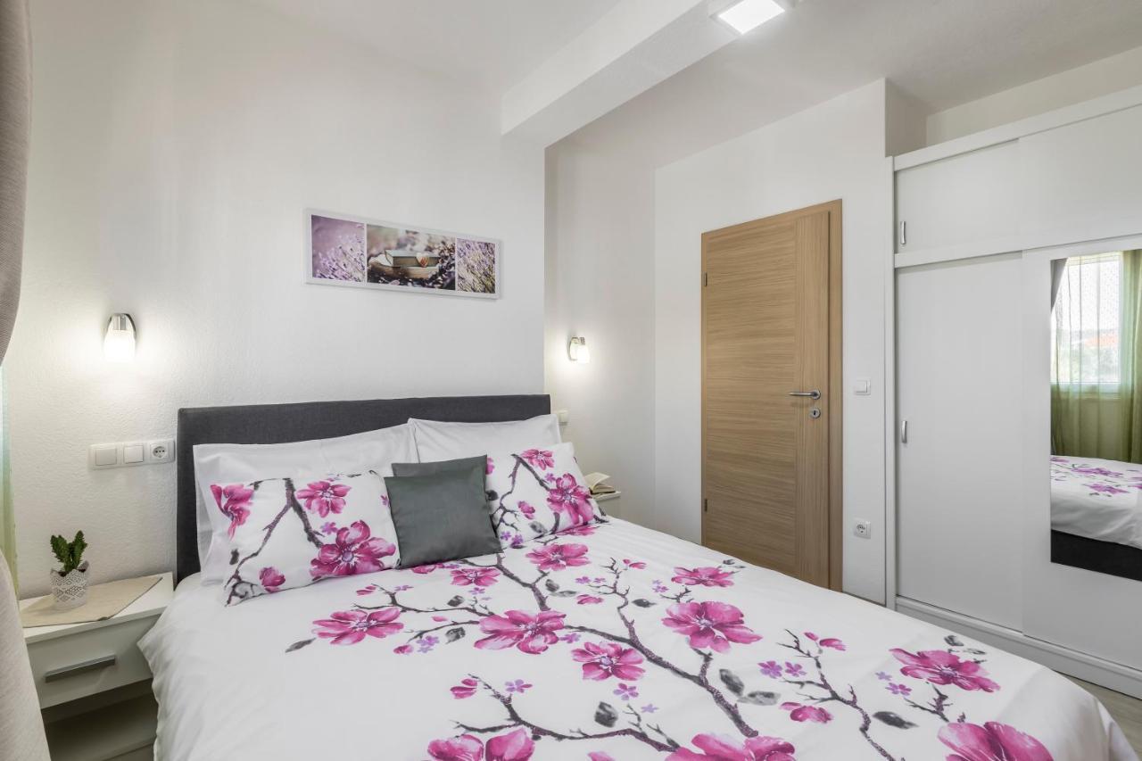 Apart Sa Terasom 250M Od Plaze,Parking,Wi Fi,Rostilj Trogir Exterior foto