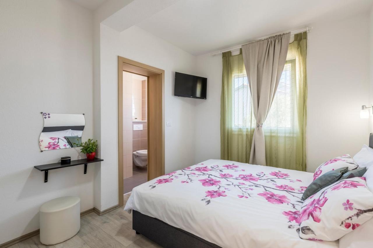 Apart Sa Terasom 250M Od Plaze,Parking,Wi Fi,Rostilj Trogir Exterior foto