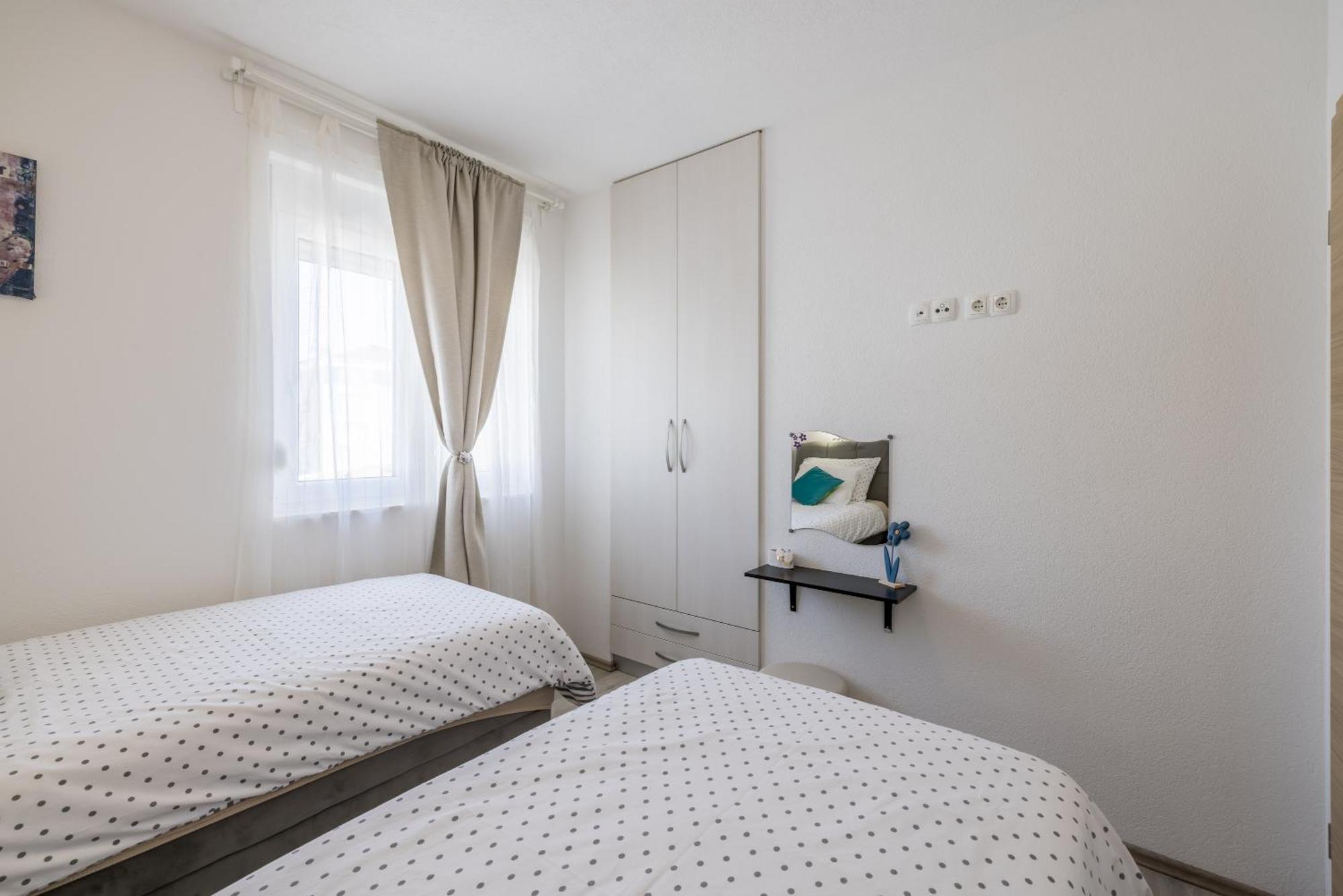 Apart Sa Terasom 250M Od Plaze,Parking,Wi Fi,Rostilj Trogir Exterior foto