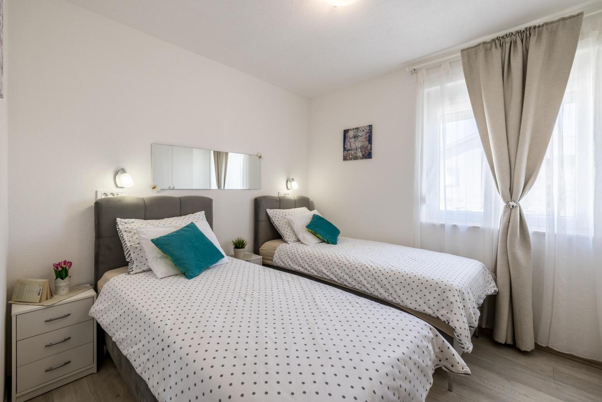 Apart Sa Terasom 250M Od Plaze,Parking,Wi Fi,Rostilj Trogir Exterior foto