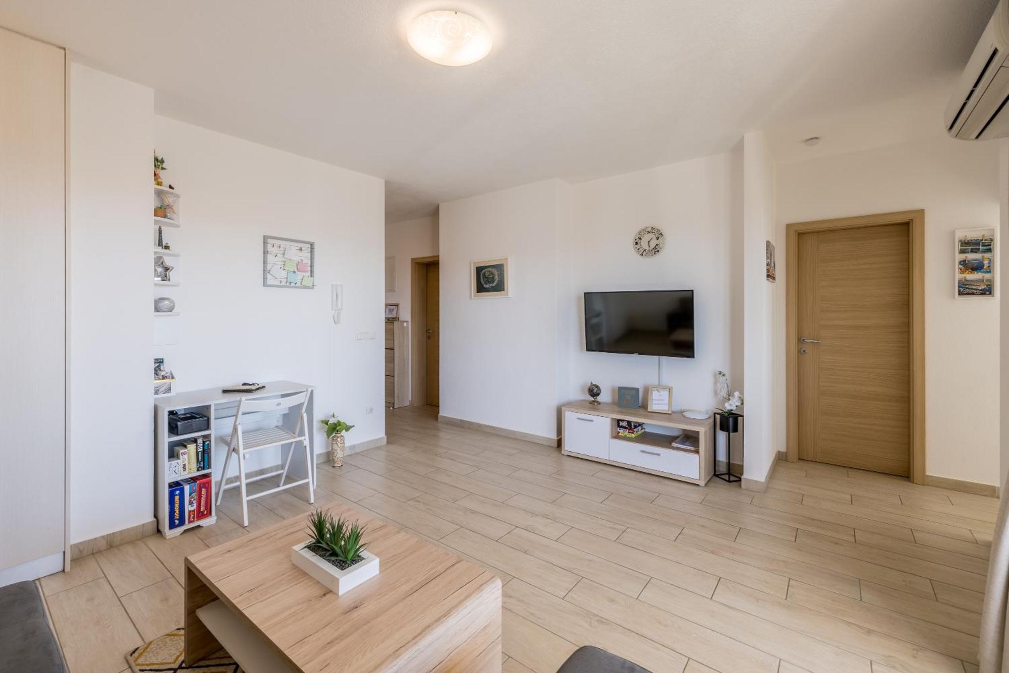 Apart Sa Terasom 250M Od Plaze,Parking,Wi Fi,Rostilj Trogir Exterior foto