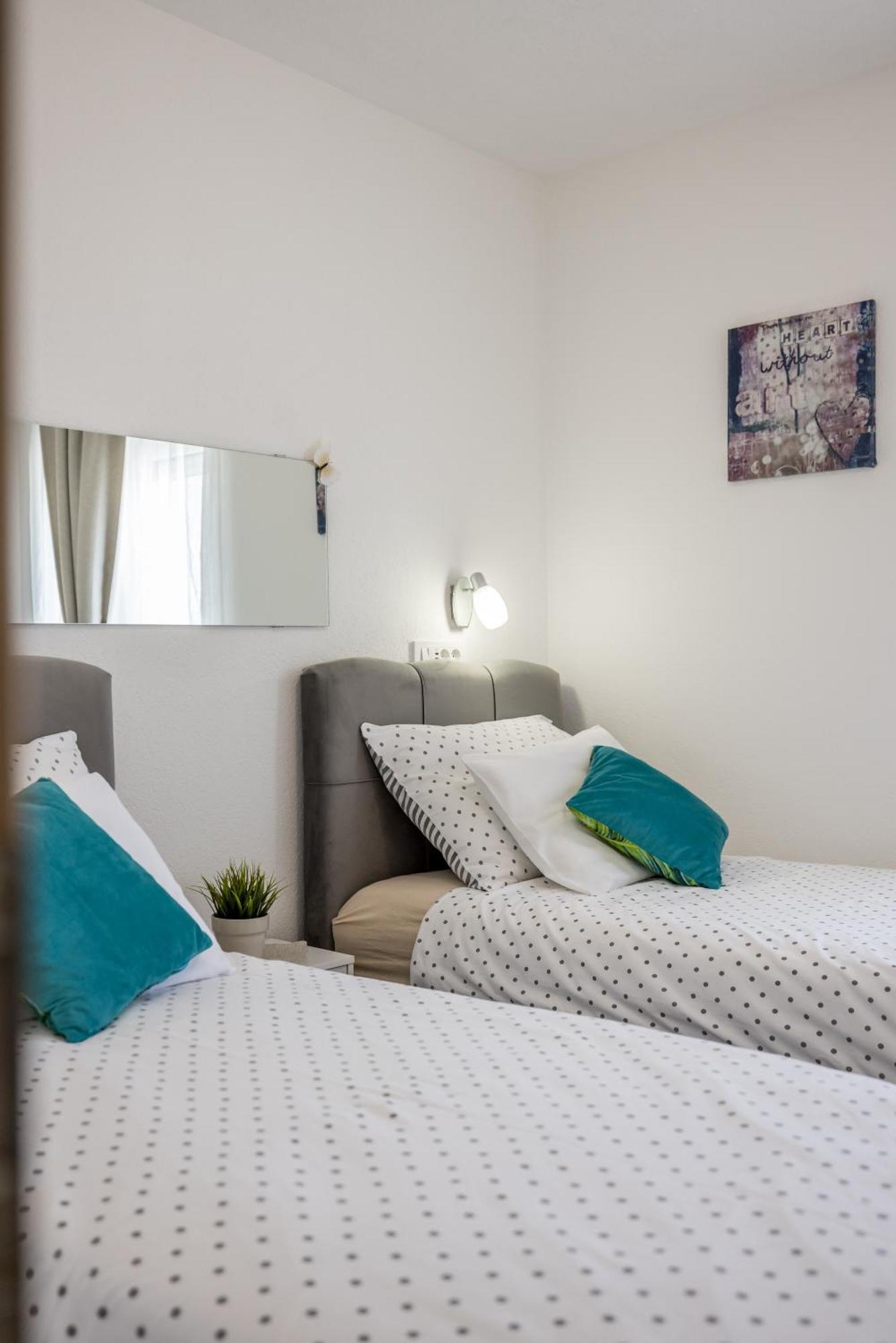 Apart Sa Terasom 250M Od Plaze,Parking,Wi Fi,Rostilj Trogir Exterior foto